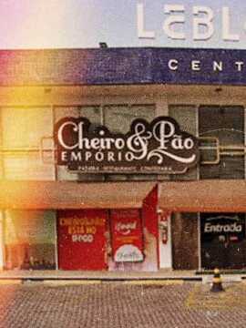 Empório Cheiro e Pão no meio do centro comercial Leblon Center