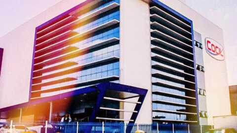 Prédio da Cocil fotografado diagonalmente