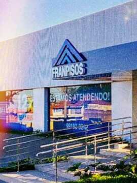 Loja Franpisos fotografado de esquina