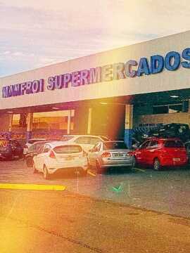 Fachada frontal do Supermercado Manfroi