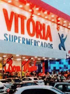 Fachada frontal do Vitória Supermercados