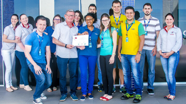 CIPA da CISS recebendo o prêmio do HEMEPAR