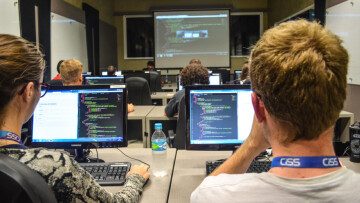 Instrutor Djeison Hart ministrando treinamento de AngularJS realizado na  sala de treinamentos da UNICISS
